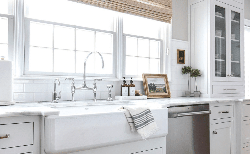 Farmhouse bridge faucet